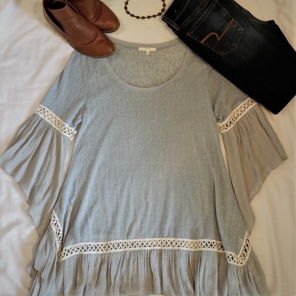 Easel- Boho Bell-Sleeve Top